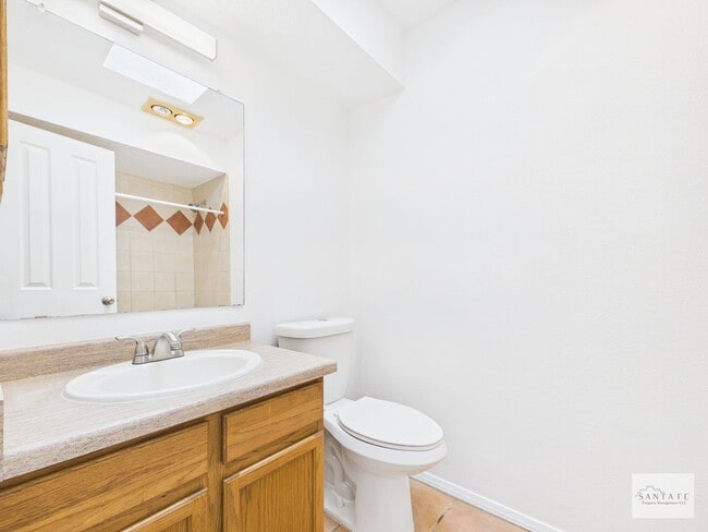 Building Photo - Single Family Home Available Now!