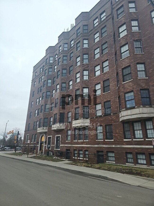 Building Photo - 1 W 28th St