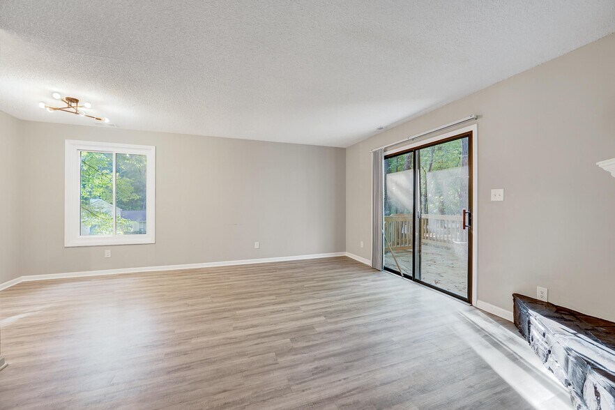 Living/Dining space - 4115 Arckelton Dr