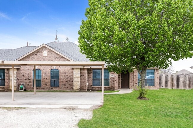 Building Photo - 118 Jolin Ln