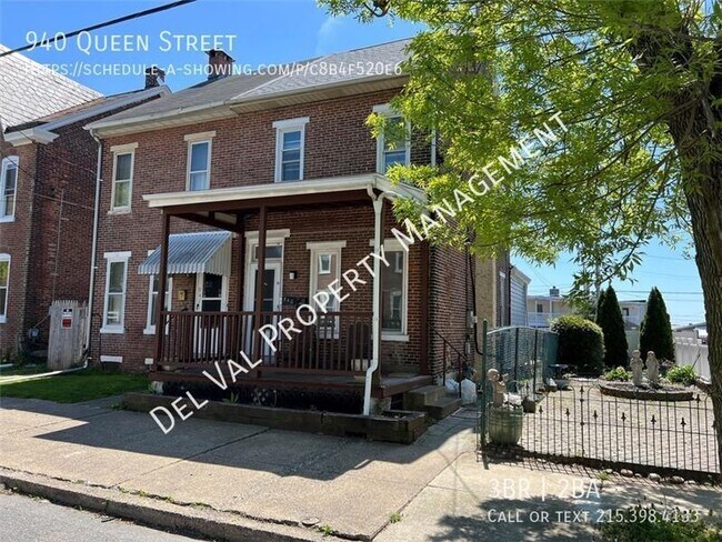 Building Photo - 940 Queen St