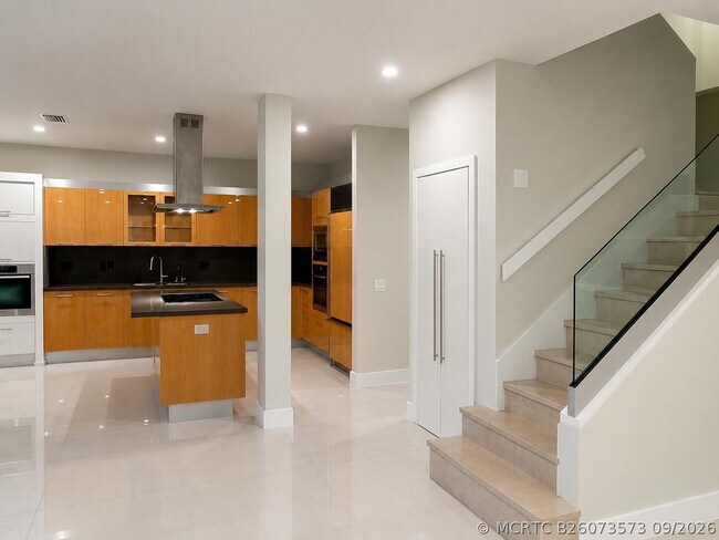 Building Photo - 1094 Bluewood Terrace
