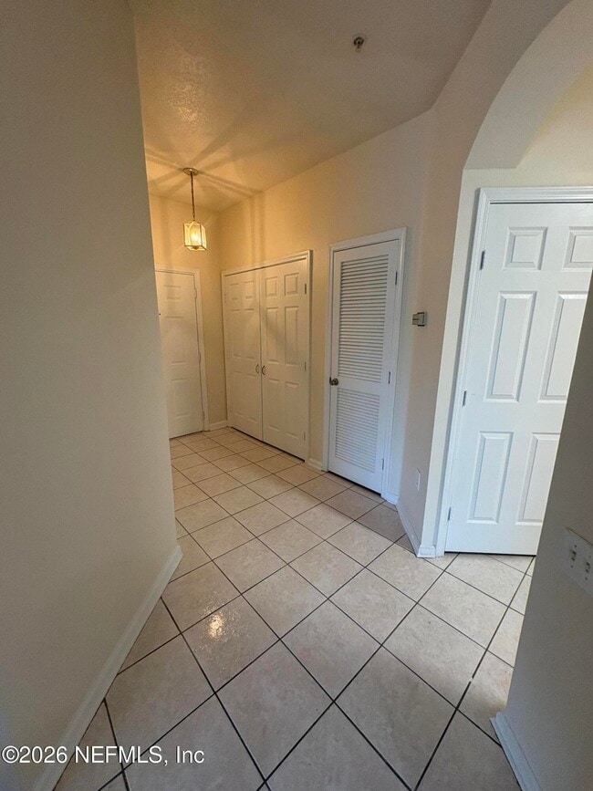 Building Photo - 10550 Baymeadows Rd