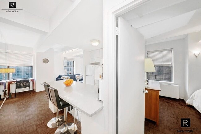 Building Photo - 150 W 51st St