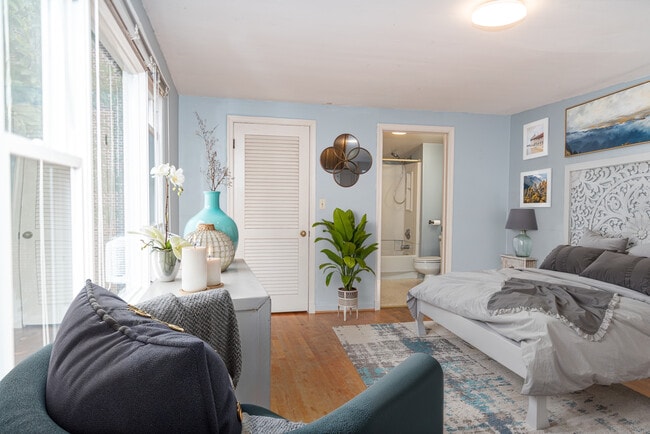 Building Photo - 116 N Union Ave