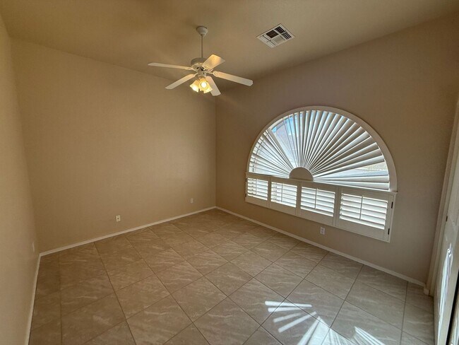 Building Photo - 3260 E Isabella Ave