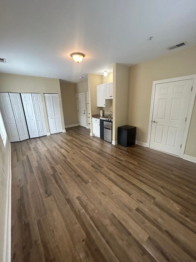 Building Photo - BUDGET BUSTER!  1st floor studio in the World Tour community