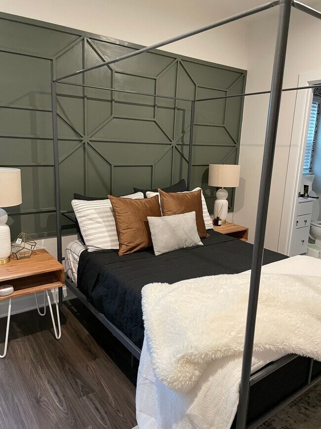 Building Photo - $300 OFF THE FIRST FULL MONTH's RENT!!! Su...