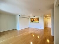 Building Photo - 2 Bedroom Top Floor Townhouse in Southwest San Jose with Garage