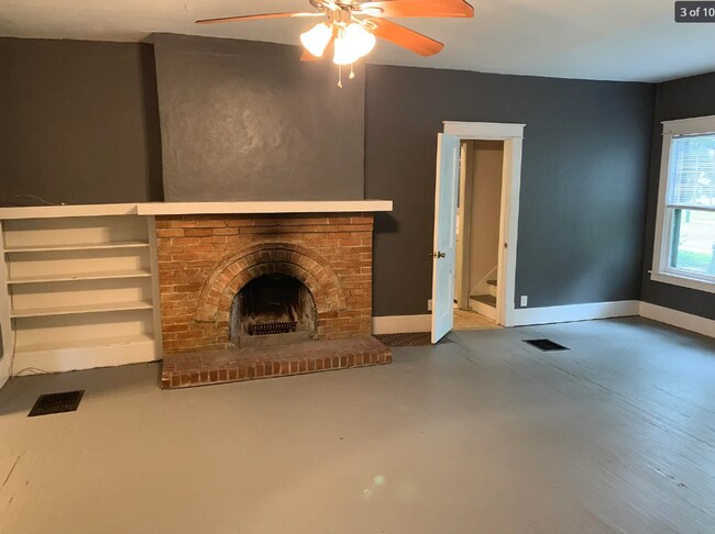 Building Photo - 4 Bed 1.5 Bath Home East Campus