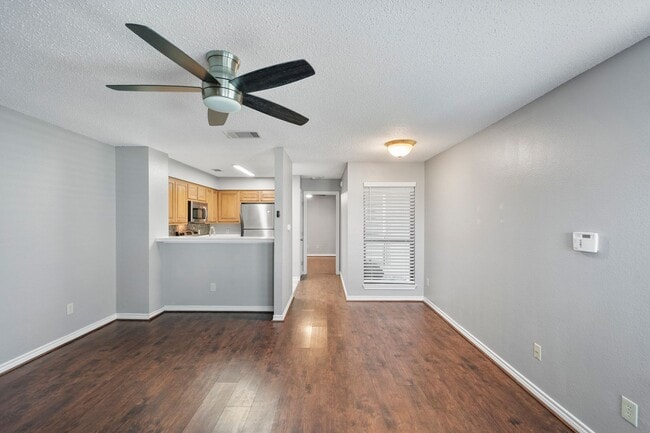 Building Photo - North Alington Condo close to the Entertainment District