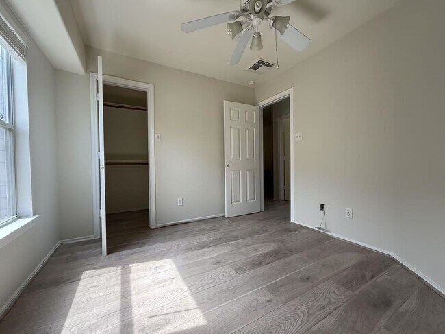 Building Photo - 16623 Newglen Ln
