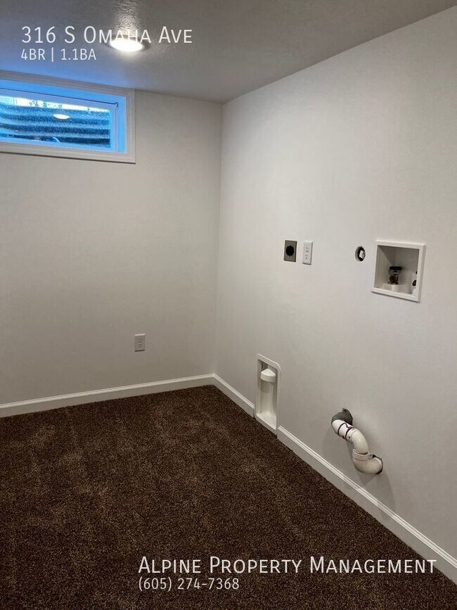 Building Photo - 4 Bed/1.5 Bath with Triple Stall Garage!