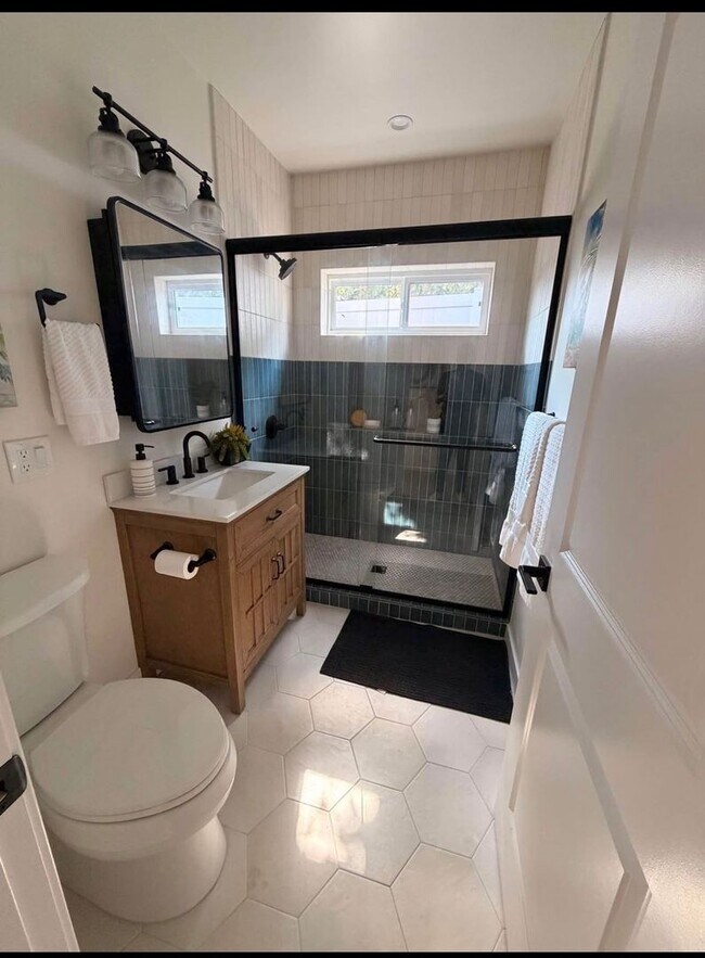 Building Photo - 102nd Duplex