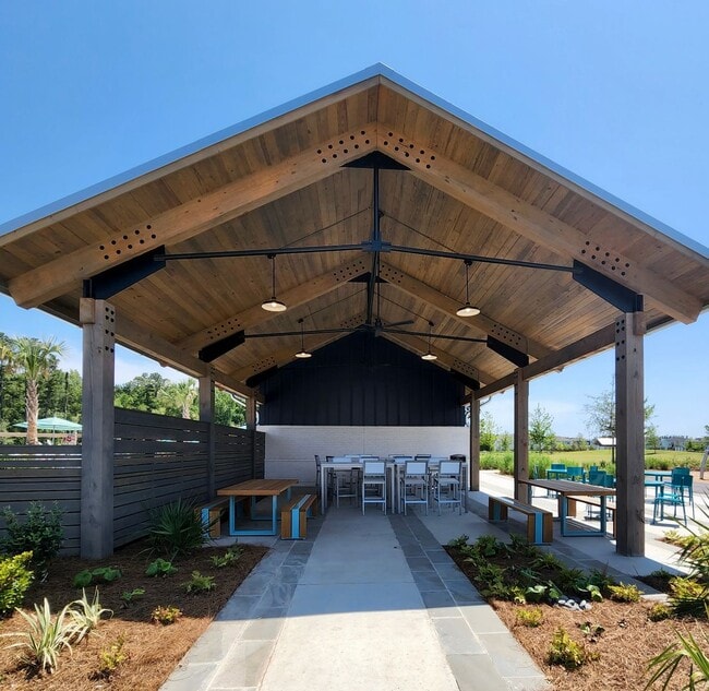 Building Photo - Like new in Midtown - 3 bedrooms plus additional flex spaces - Nexton