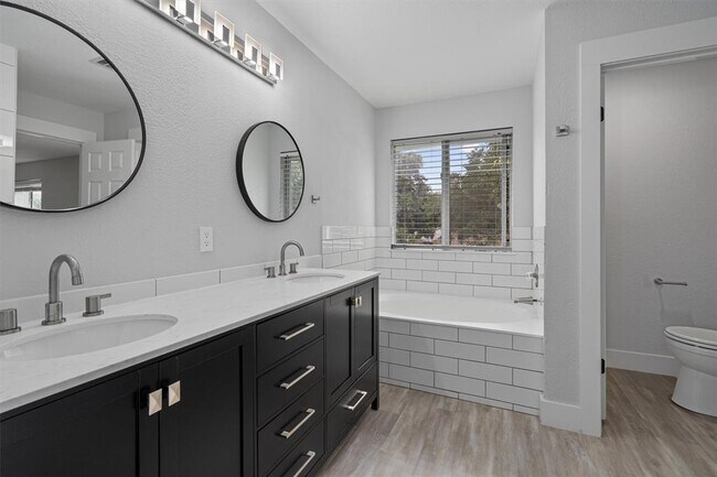 Building Photo - 1203 Thackeray Ln