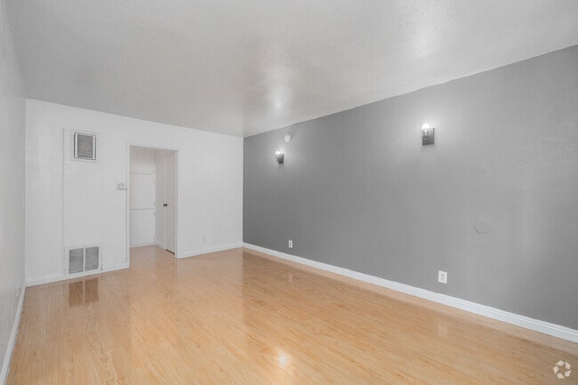 1BR, 1BA - 675SF - Living Room - 1216 N Las Palmas Ave