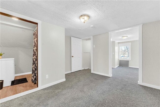 Building Photo - 4238 Laurel Rd