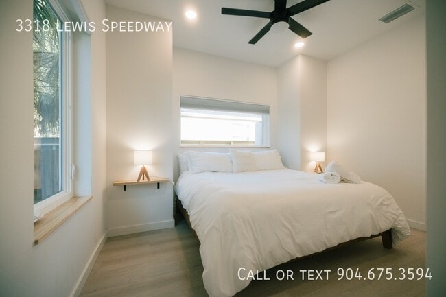 Building Photo - 3318 Lewis Speedway