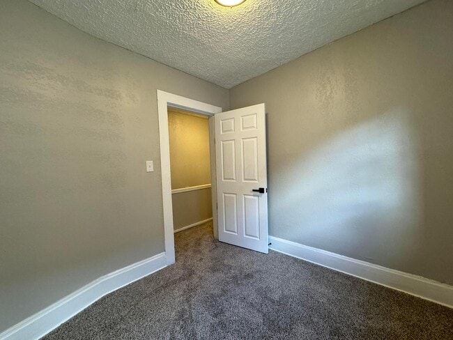 Building Photo - 99 Whitethorne Ave