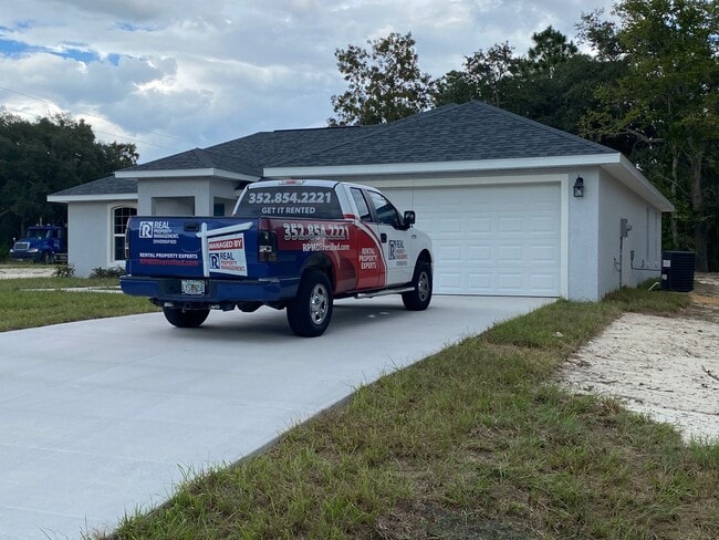 Building Photo - Custom Home - Desirable SW Ocala neighborhood 3/2/2 ** Wont Last**