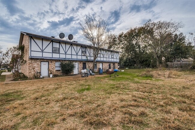 Building Photo - 3073 Olympia Dr