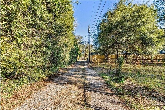 Building Photo - 2140 E 42nd St