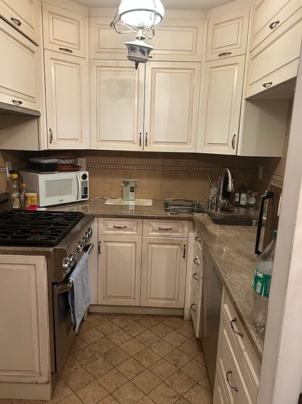 Building Photo - 44 E 12th St