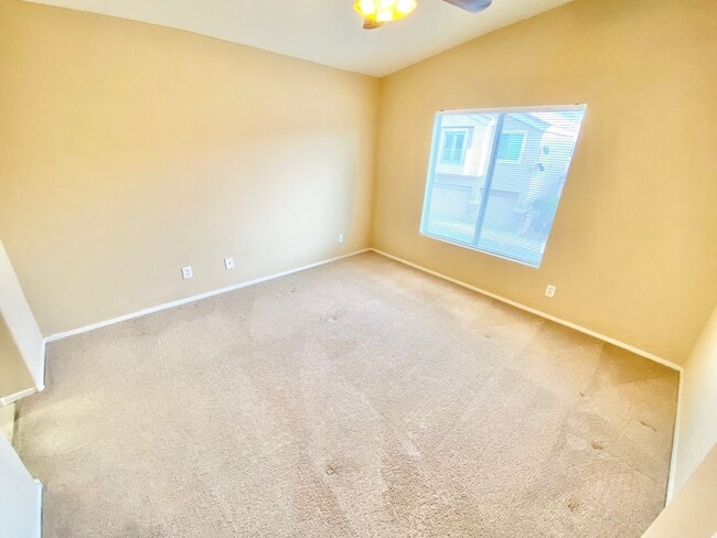 Building Photo - OVELY  2 BED ROOM 2 BATHROOM TOWNHOES LOCATED IN A GATED COMMUNITY IN HENDERSON