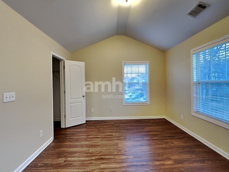 Building Photo - 2341 Suwanee Pointe Dr