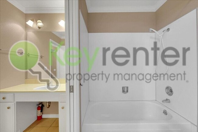 Building Photo - 2254 Woodside Ln