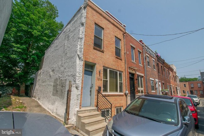 Building Photo - 1316 S Bouvier St