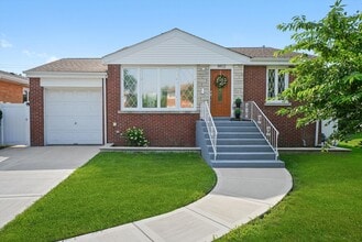 Building Photo - 1412 Balmoral Ave