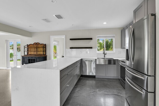 Building Photo - 909 SE 16th Pl