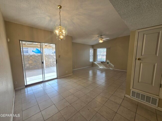 Building Photo - 6230 Arch Bridge Dr