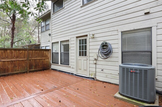 Building Photo - 28 Sawmill Grove Ln