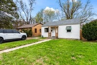 Building Photo - 2 bedroom home