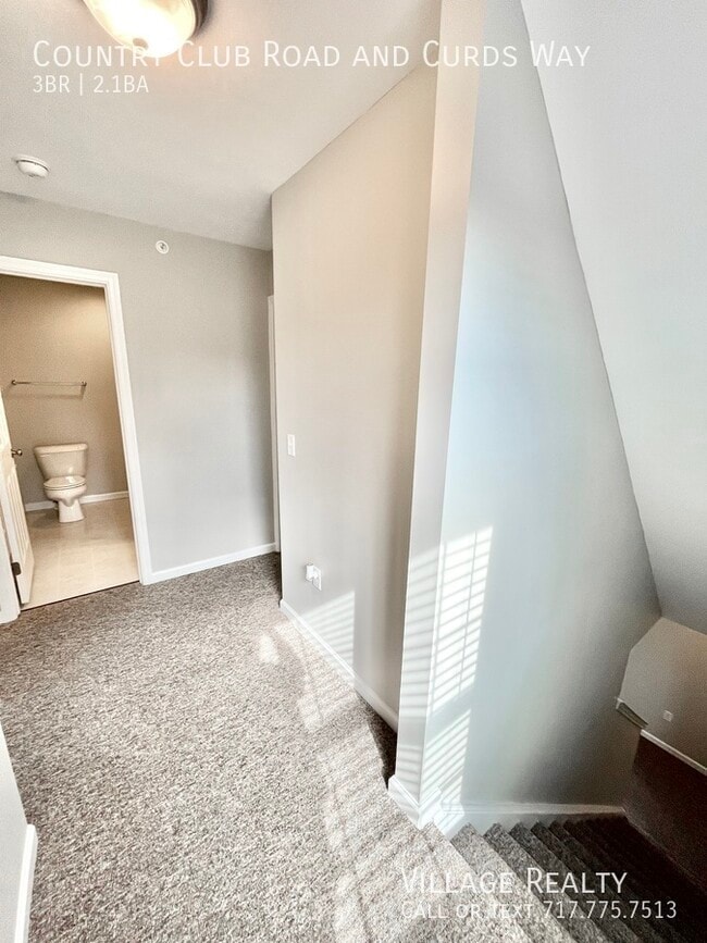 Building Photo - 703 Country Club Rd