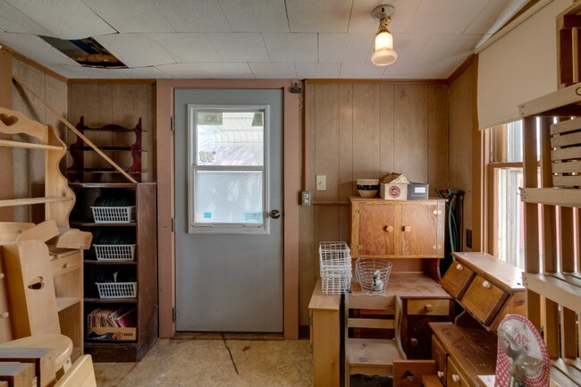 Building Photo - 488 E Main St