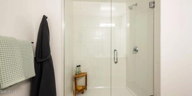 Building Photo - 817 N 6th St