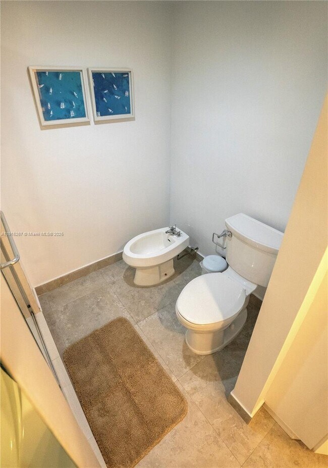 Building Photo - 1717 N Bayshore Dr