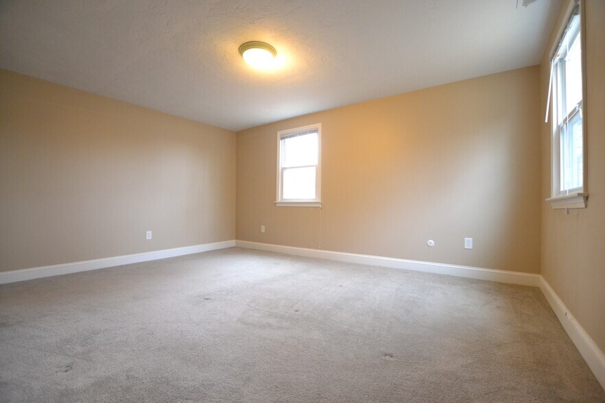 Building Photo - 2 General Greene Ave