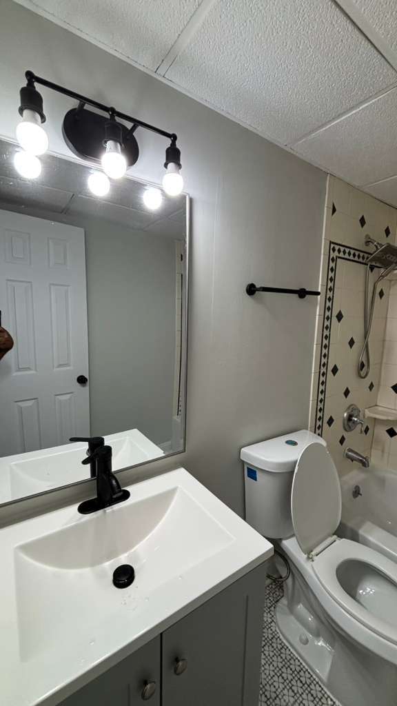 Building Photo - 1651 Mentor Ave