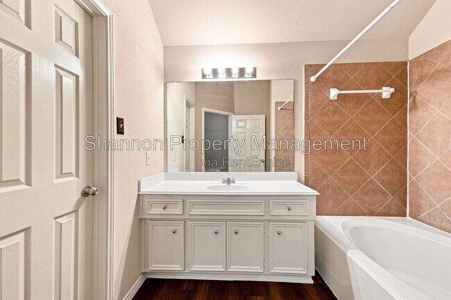 Building Photo - 16551 Pentonshire Ln