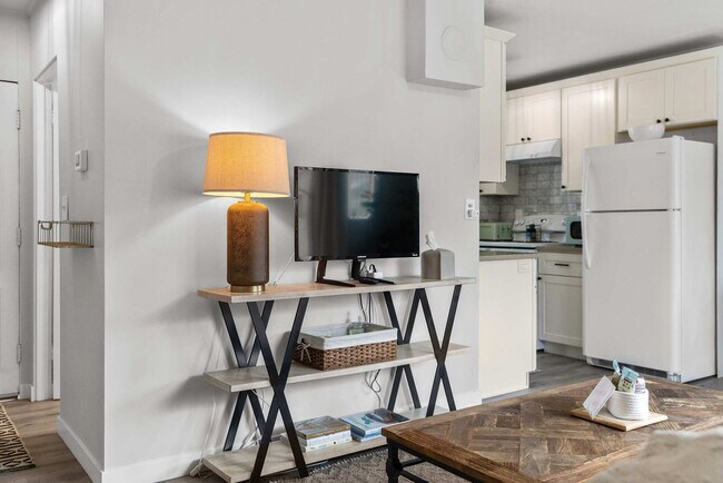 Building Photo - 120 4th Ave N