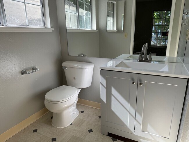 Building Photo - Beautifully updated 2 bedroom, 2.5 bathroom Townhouse in West San Jose!