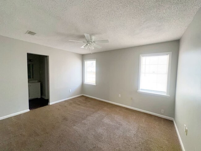 Building Photo - 1632 Lexington Cir