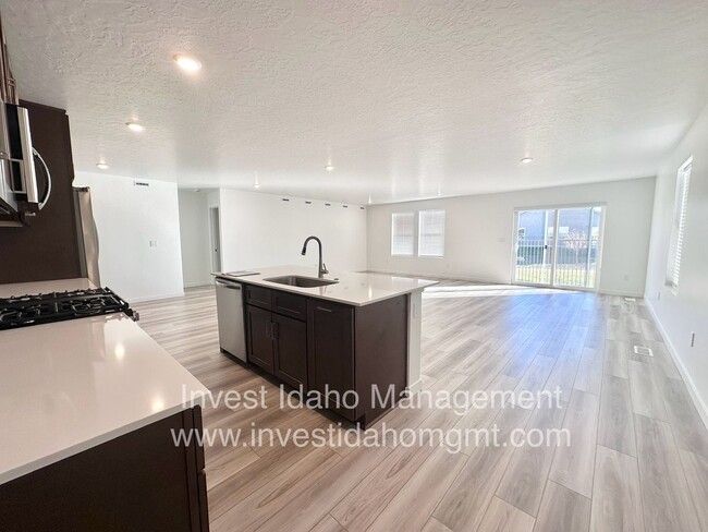 Building Photo - Rent special! Brand new 3 bedroom home ava...