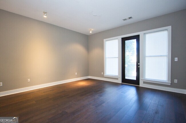 Building Photo - 1195 Milton Terrace SE