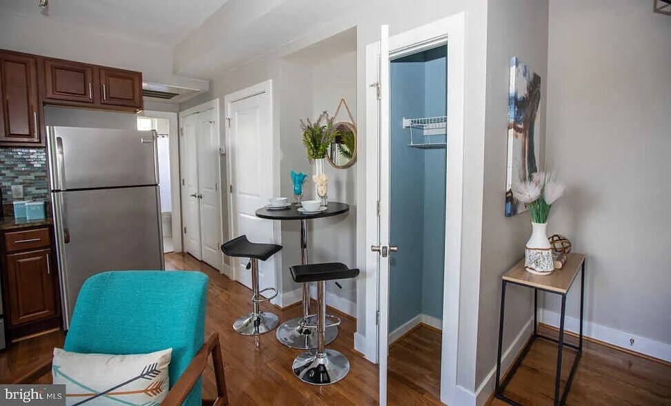 Building Photo - 2 17th St SE